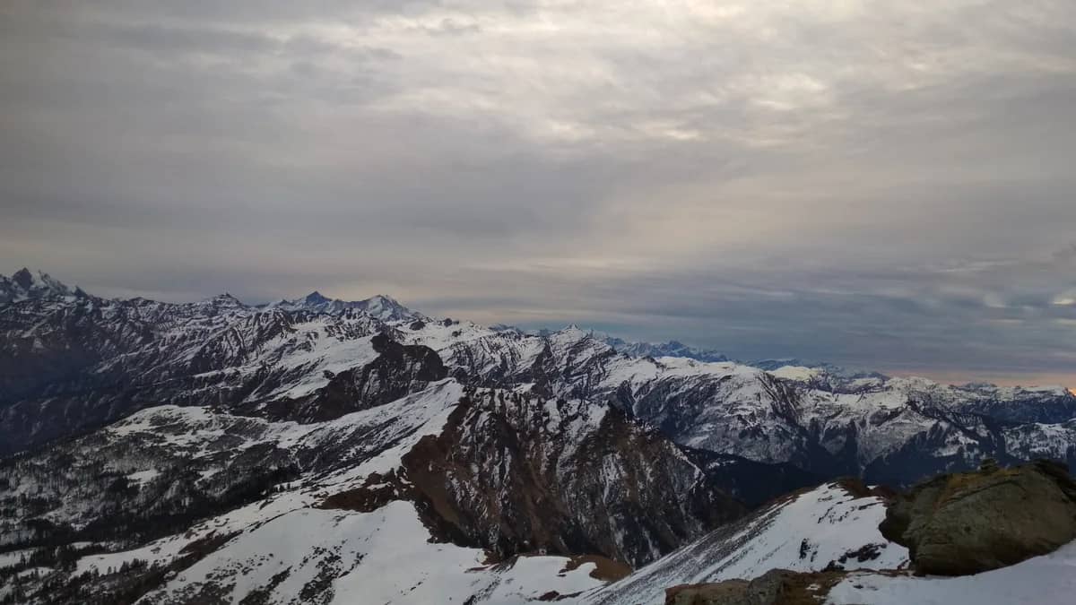 Kedarkantha trek: Himalayas from Kedarkantha Summit